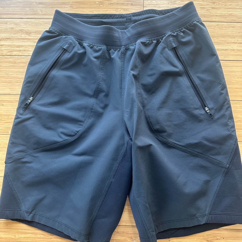Lulu Lemon Men's Black Athletic Shorts